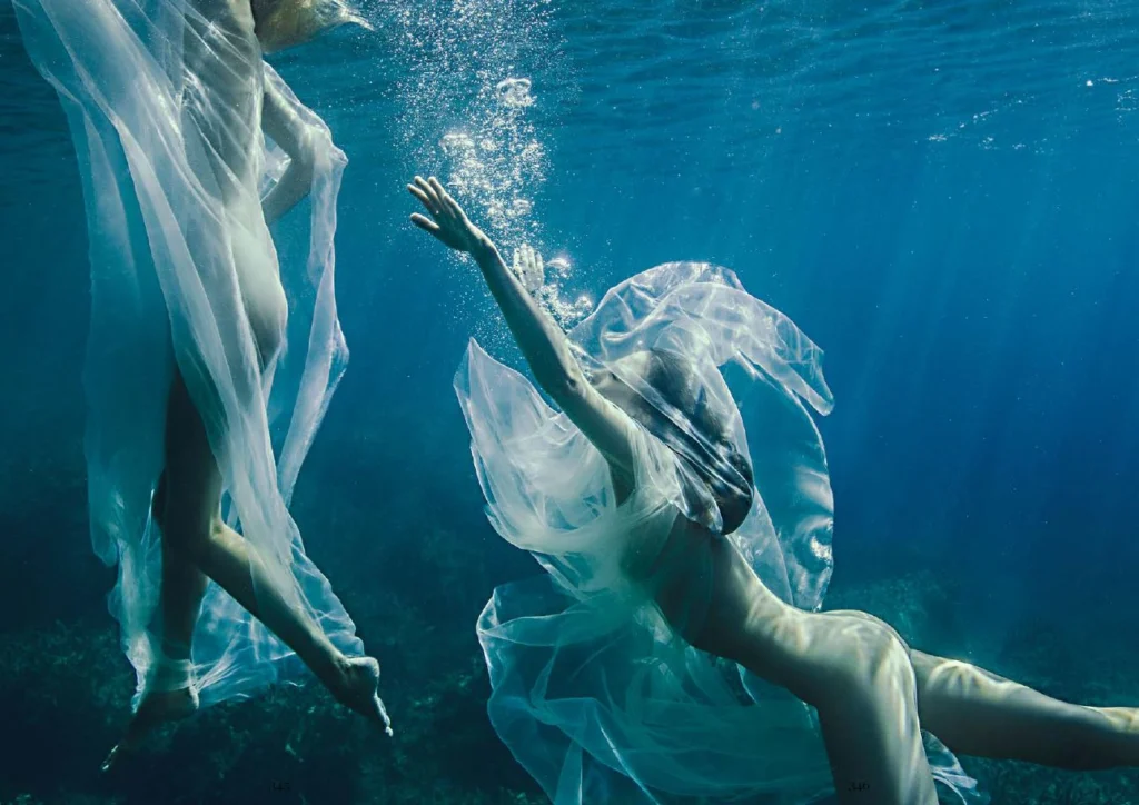 Hugh Arnold • Alcanzando, Agua Nacida • 2013